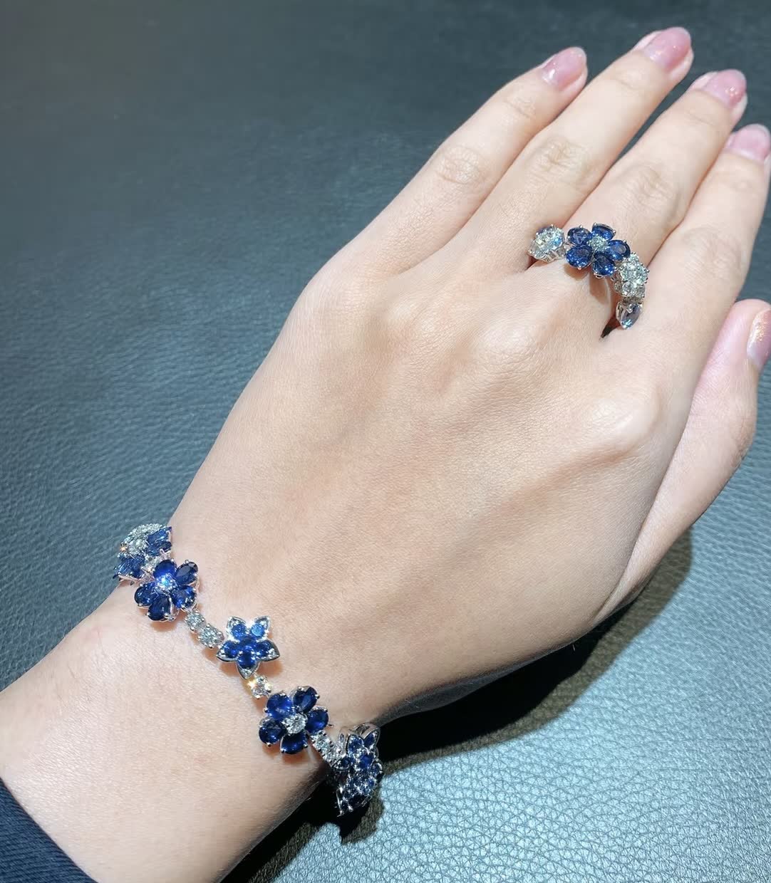 Van Cleef & Arpels Elegant Blue Sapphire and Diamond Bracelet
